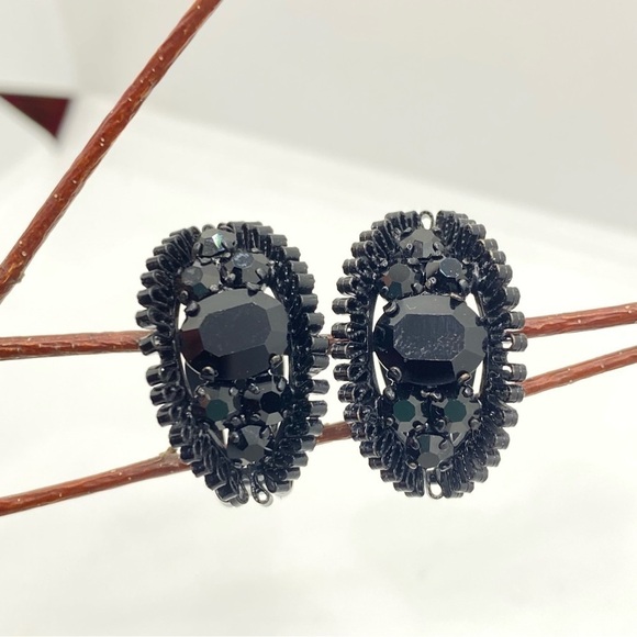 Vintage Black Stone Clip-On Earrings - Picture 3 of 10